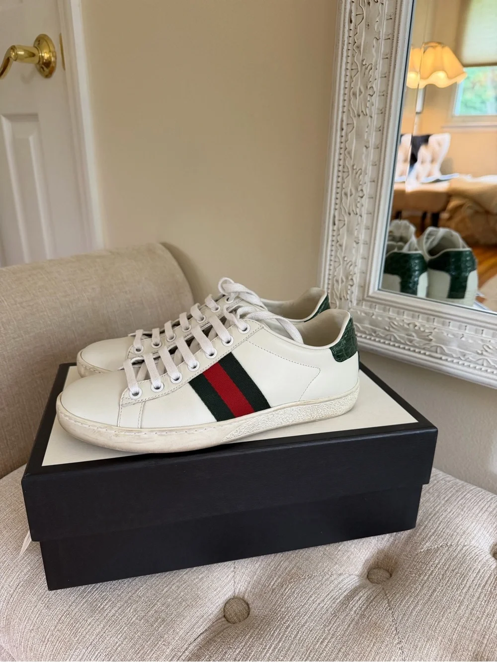 Gucci White Leather Sneakers with Red and Green Stripe